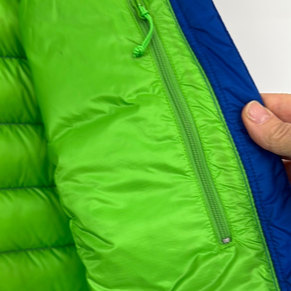 Blue and Green Puffer Jacket with Quilted Design and Attached Hood - Picture 9 of 10
